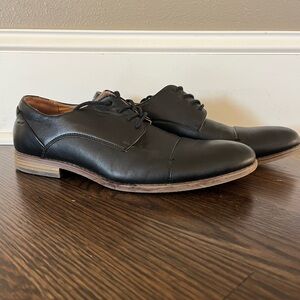 Black men’s 8 dress shoes (Apt.9)